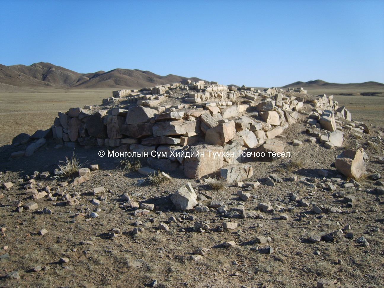 Туурийн баруун-хойд өнцгийн 2 суварганы суурь